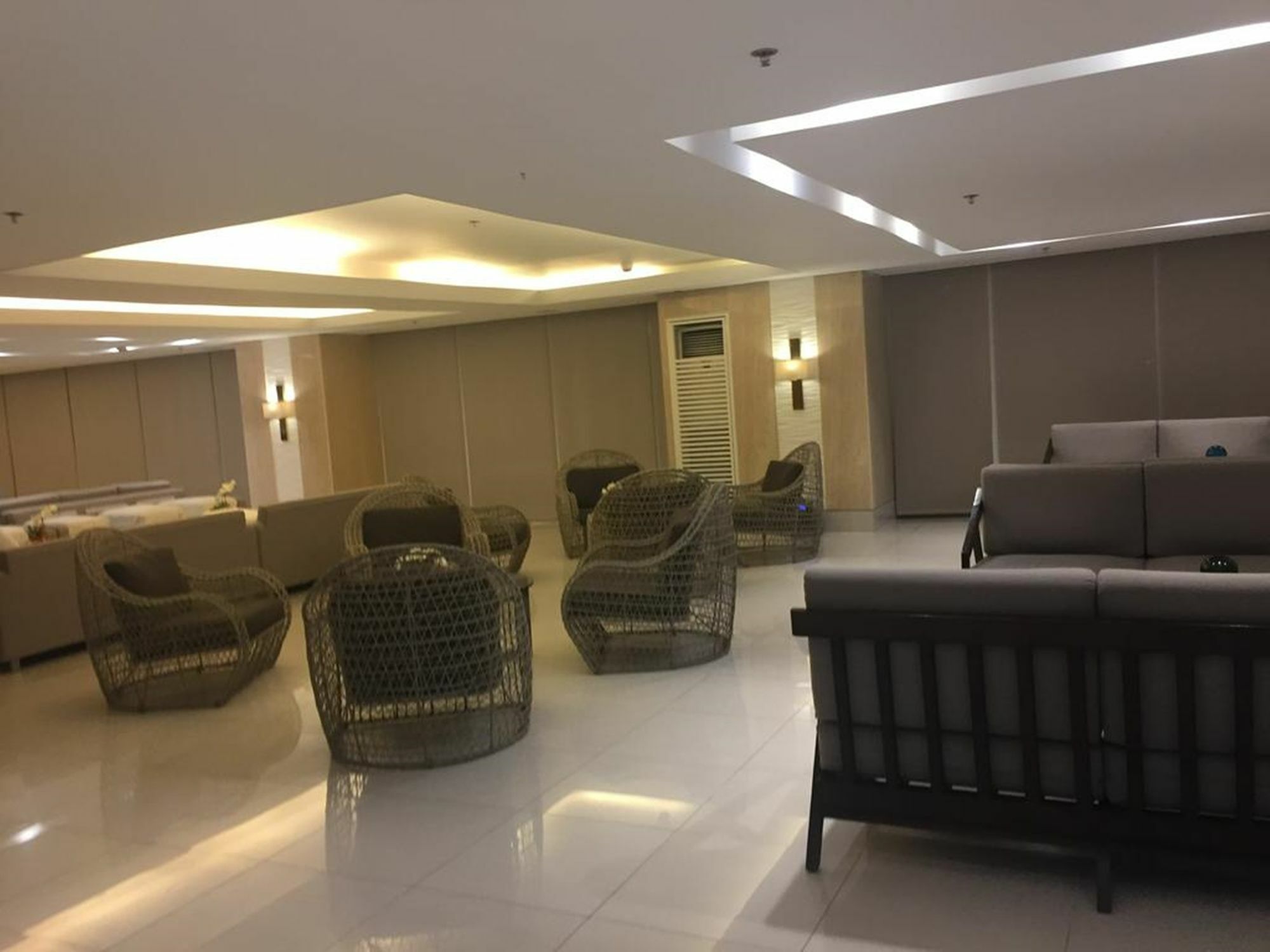 Maxstays - Max View @ Breeze Residences Пасай Екстериор снимка
